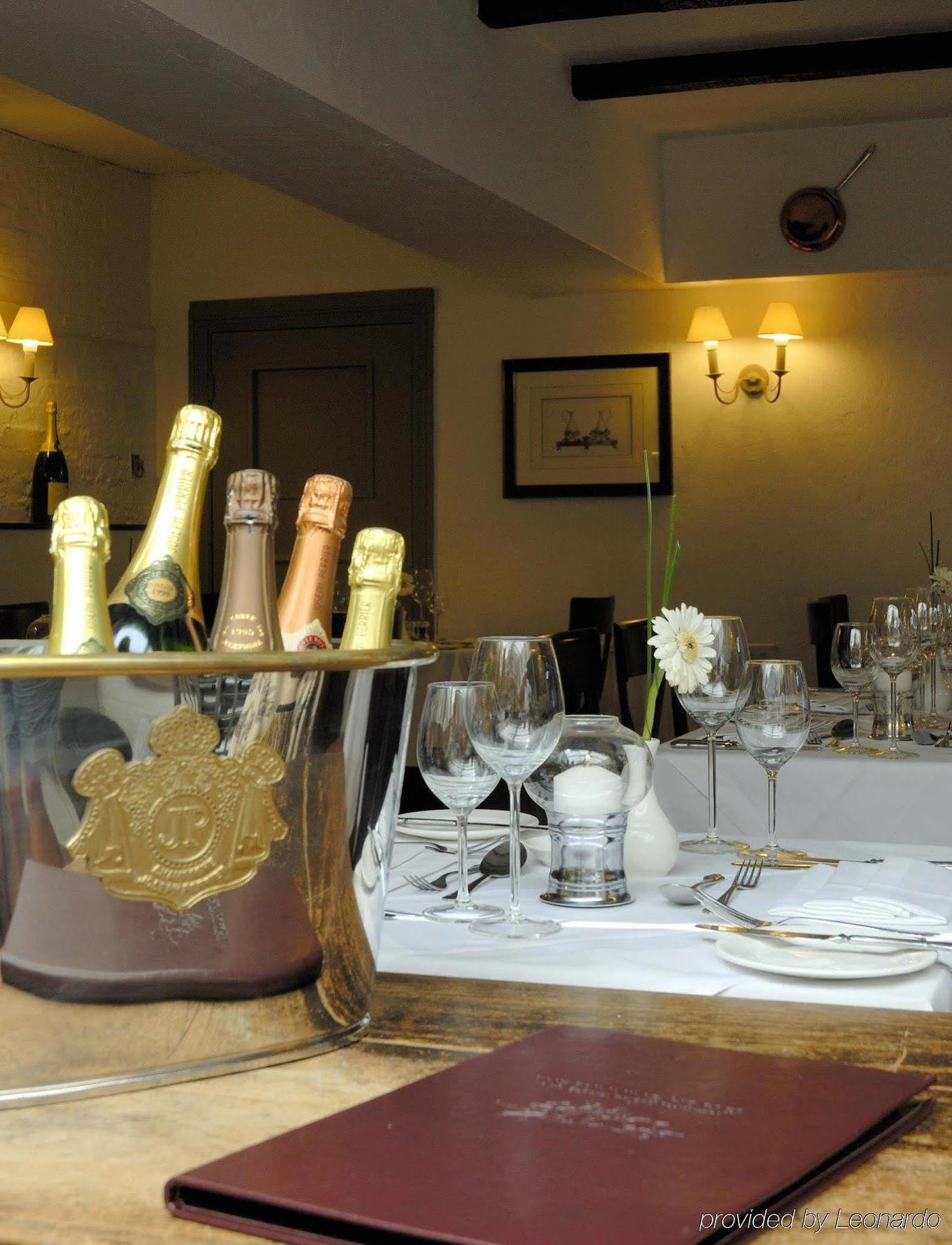 The Running Horses Otel Mickleham Restoran fotoğraf